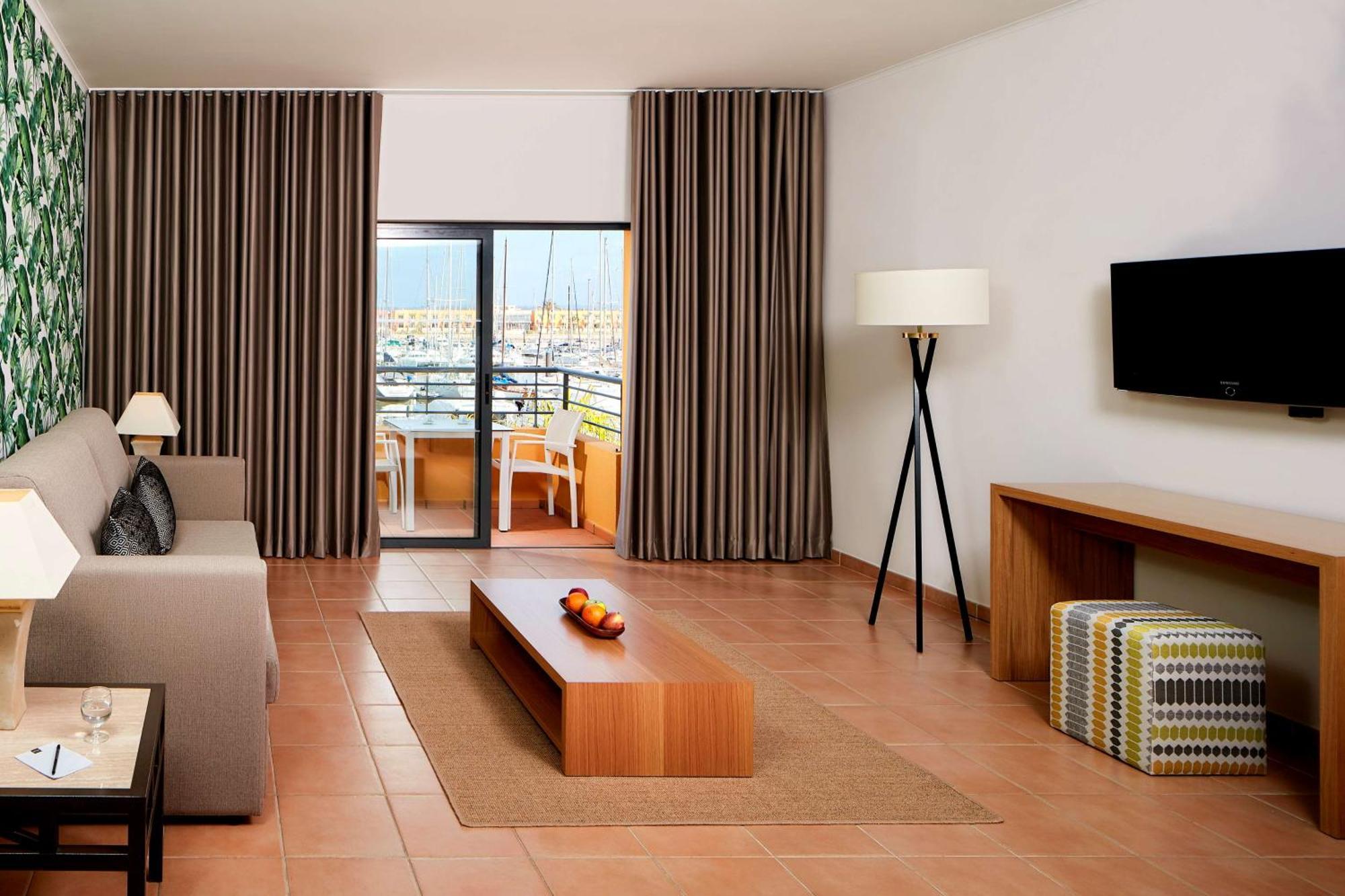 Nh Marina Hotel 4*