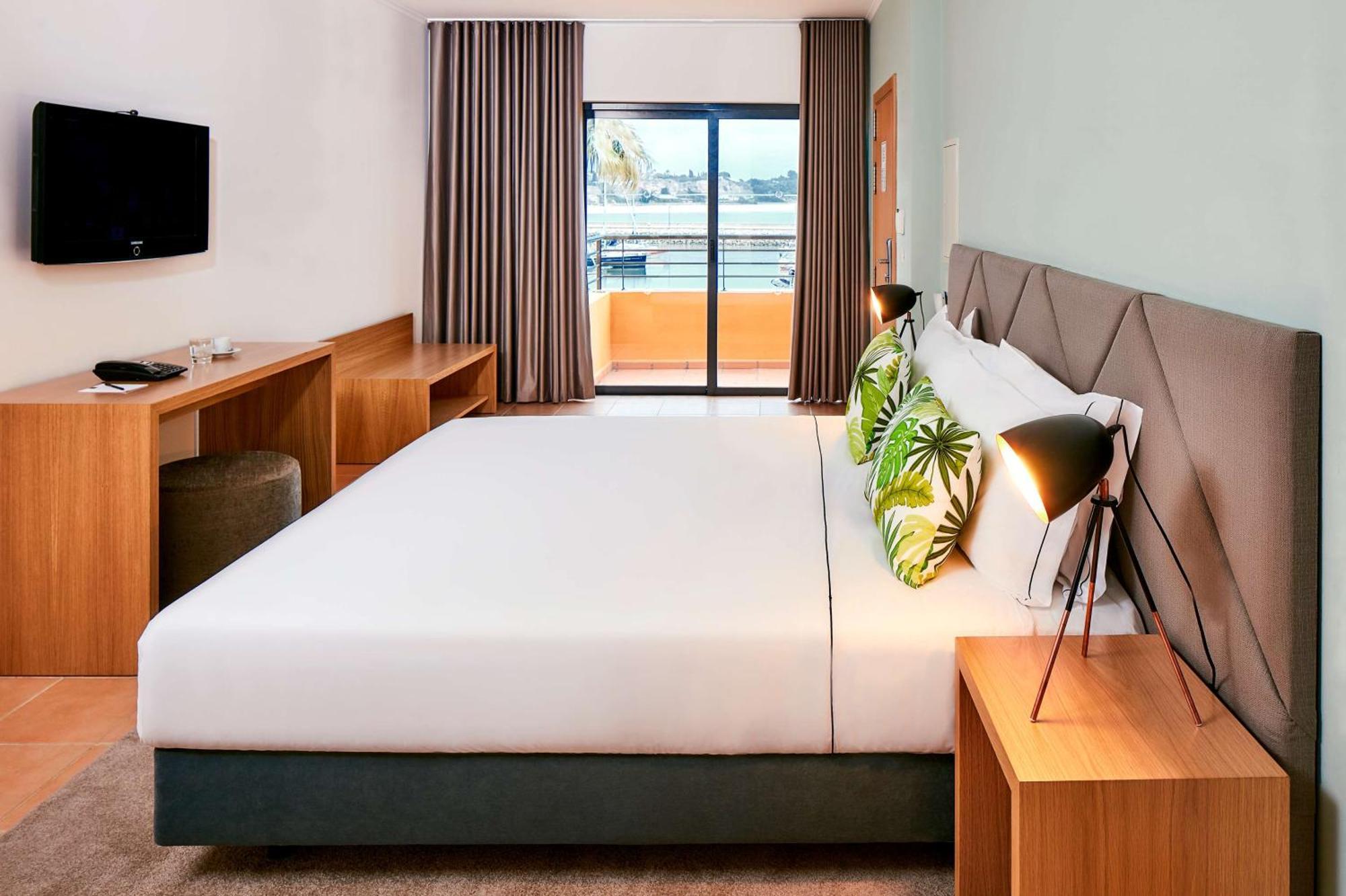 Hotel Nh Marina 4*